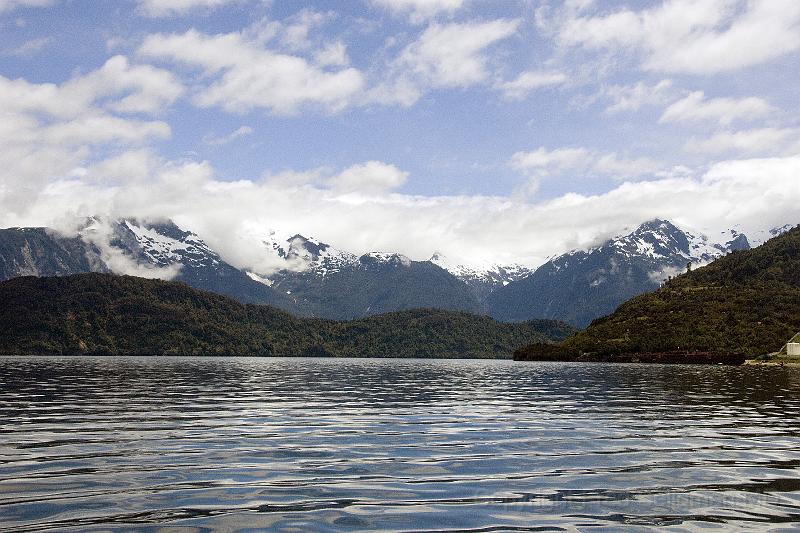 20071218 124652 D2X 4200x2800.jpg - The beautiful mountains surrounding Puerto Chacabuco